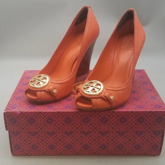 NWOT Tory Burch Orange Wedge Shoes Size 8 - Picture 1 of 5